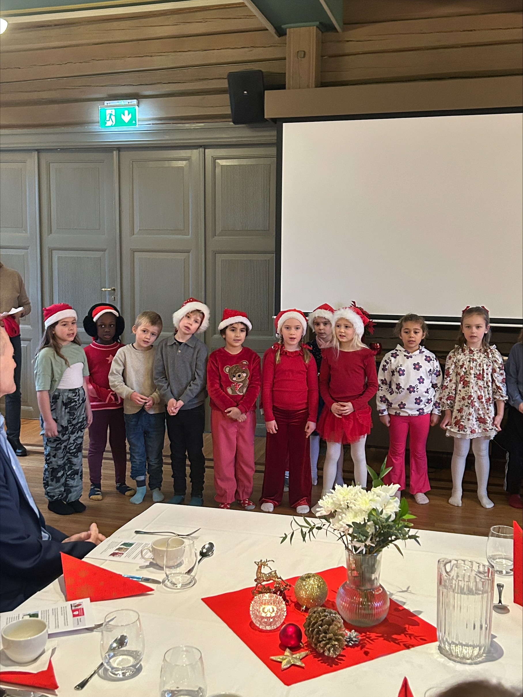 Hygge med fadderne og varm mottakelse hos pensjonistene