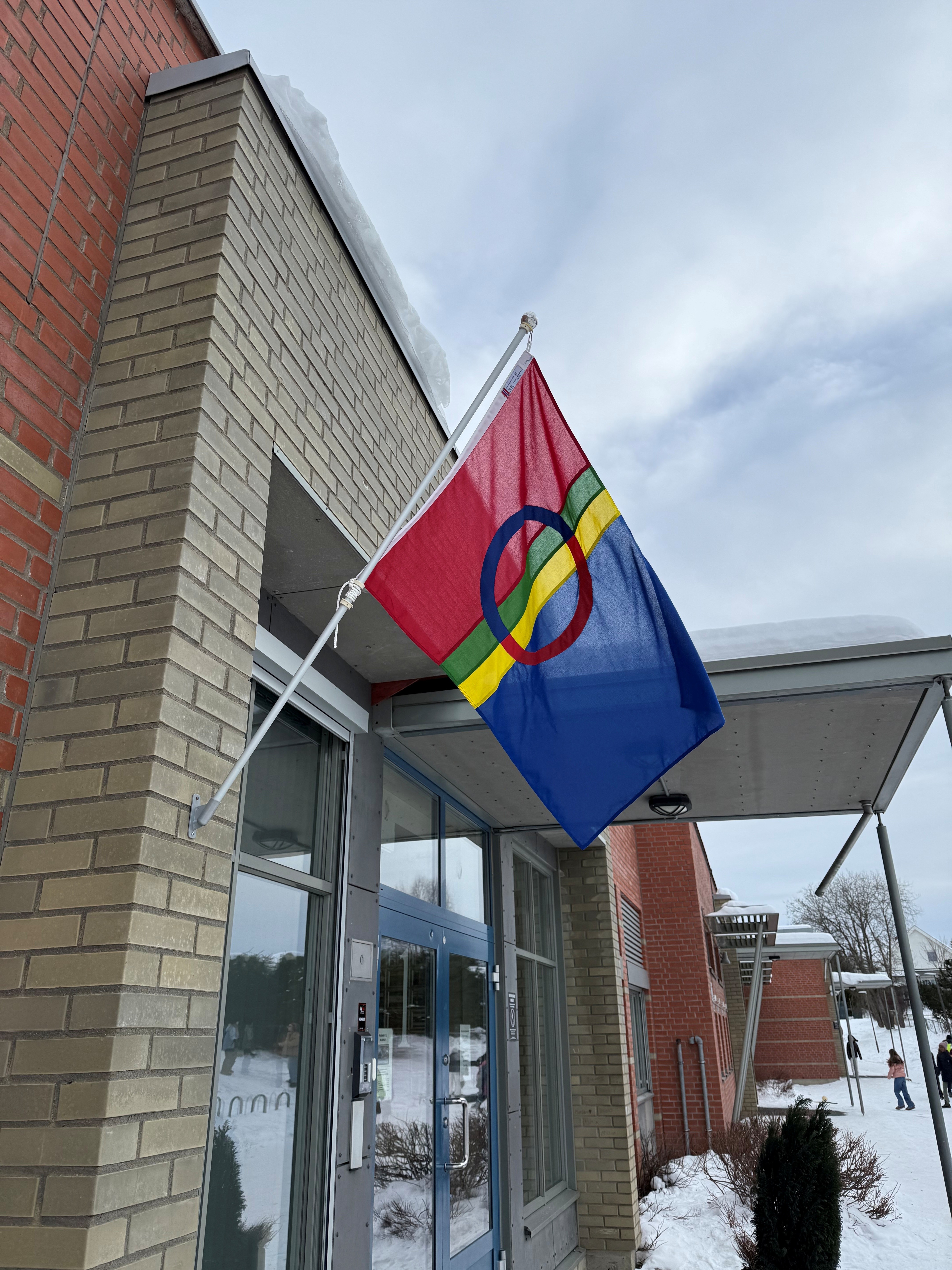 “Lihkku sámi álbmotbeivviin!” Gratulere med samefolkets dag!