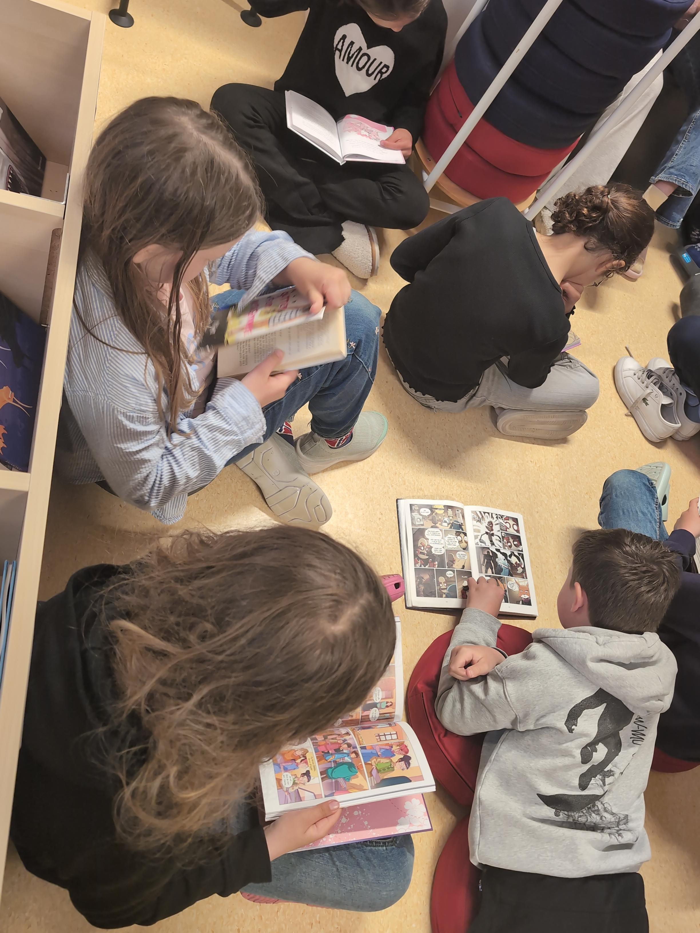 Nå er skolebiblioteket i bruk!