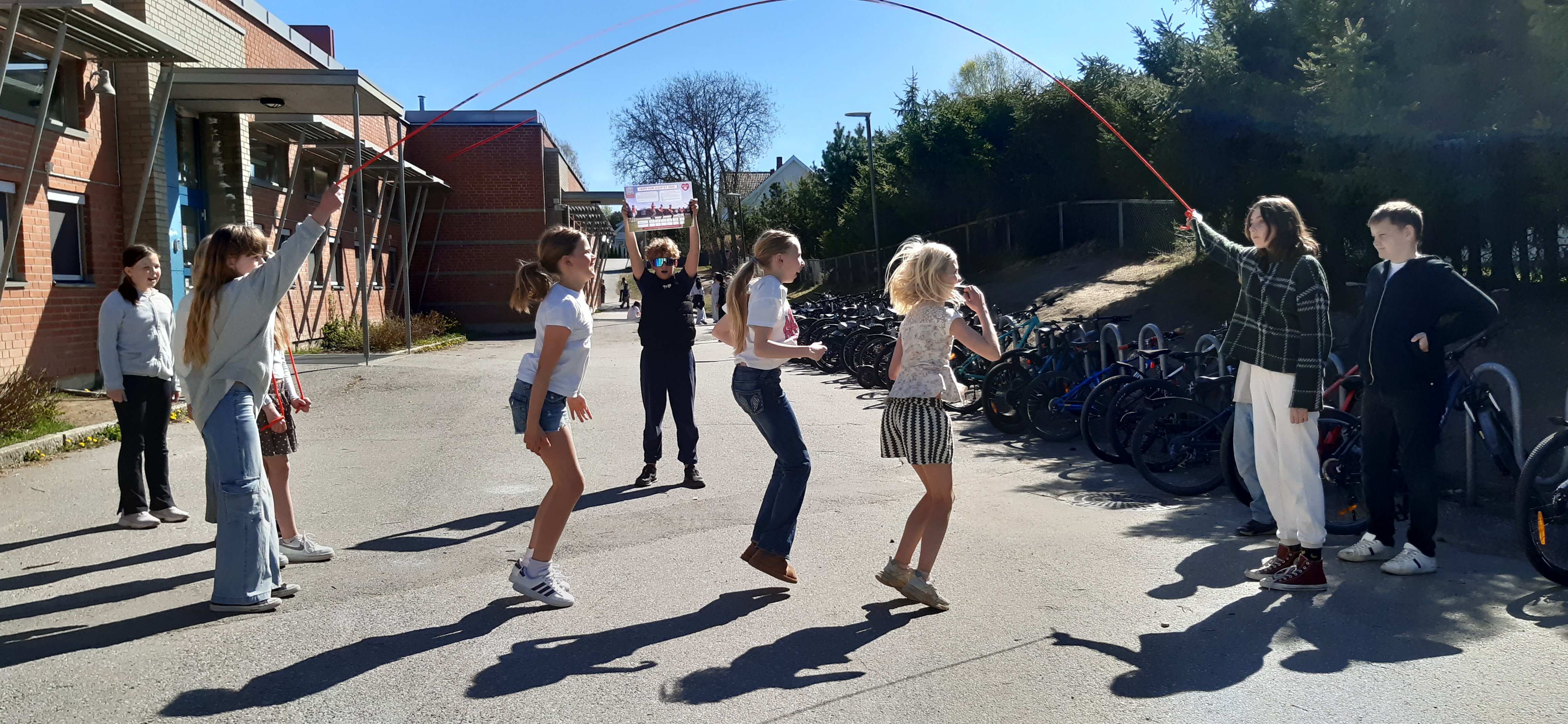 Hopp for hjertet – årets kuleste hoppetaukonkurranse på Døli skole!