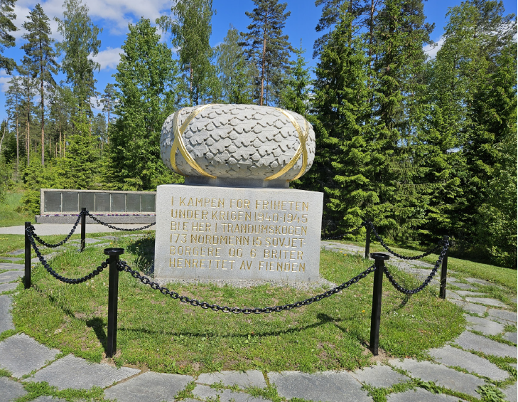 8. mai - Minneseremoni i Trandumskogen